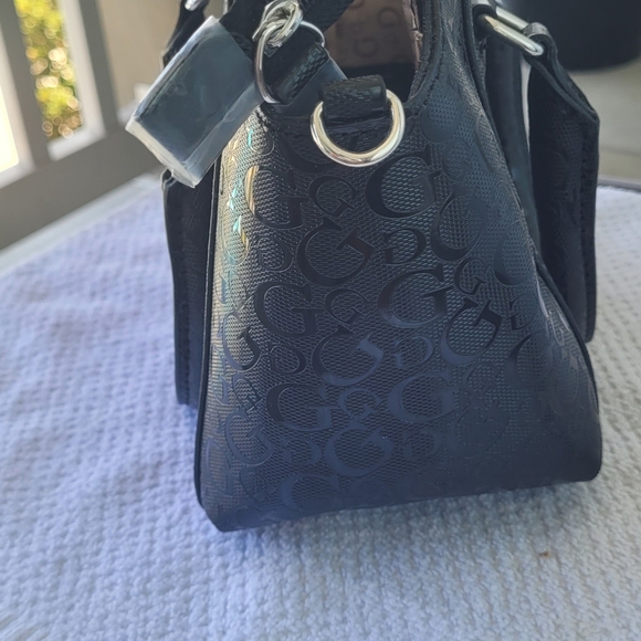 Guess purse - Picture 2 of 8